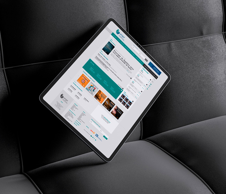 Intranet da ANPR em tablet, vista em ângulo